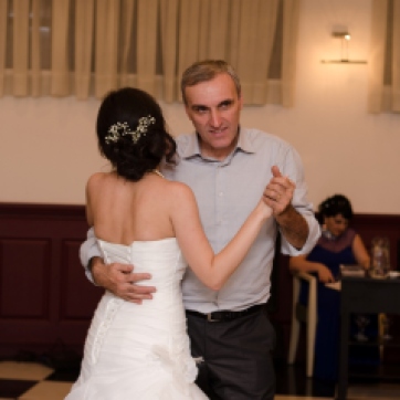 პატარძლის ცეკვა მამასთან...